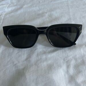GENTLE MONSTER Sleek Black Sunglasses